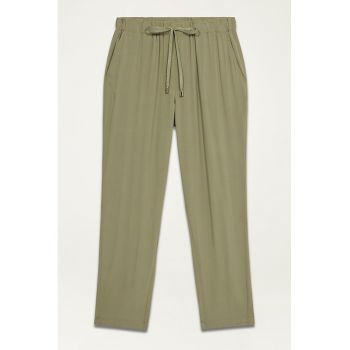 Pantaloni conici cu buzunare laterale