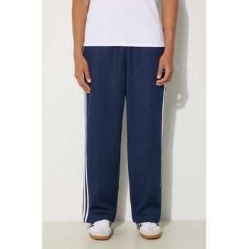 adidas Originals pantaloni de trening Adicolor Baggy Fit Firebird Pant culoarea albastru marin, cu imprimeu, IZ2466