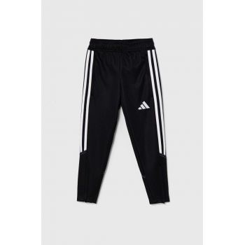 adidas Performance pantaloni de trening pentru copii TIRO23 CBTRPNTY culoarea negru, cu imprimeu, HS3620