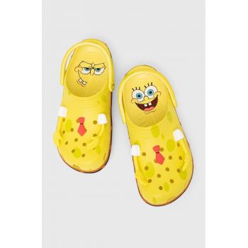 Crocs papuci Spongebob Classic Clog culoarea galben, 209824