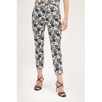 Pantaloni crop cu model floral