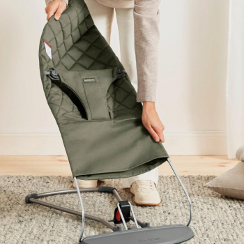 Balansoar Bliss BabyBjorn Dark Green din tesatura matlasata cu aspect Clasic