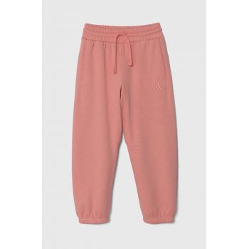 adidas pantaloni de trening pentru copii J SZN GFX PANT culoarea roz, cu imprimeu, IV7111