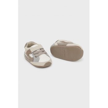 Mayoral Newborn pantofi pentru bebelusi culoarea maro, 9786