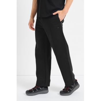 Pantaloni de trening cu snur si buzunare laterale