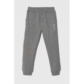 Pepe Jeans pantaloni de trening pentru copii NEW LAMONTY JOGG culoarea gri, cu imprimeu, PB210712