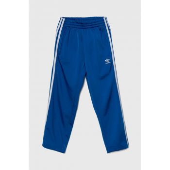 adidas Originals pantaloni de trening pentru copii FIREBIRD PANTS cu imprimeu, IY9803