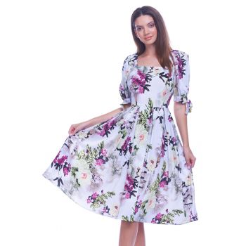 Rochie cu model floral si buzunare laterale la reducere