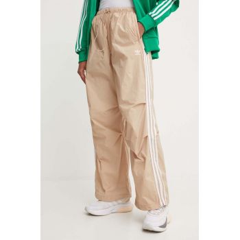 adidas Originals pantaloni de trening culoarea bej, cu imprimeu, IY7252