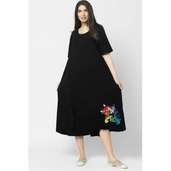 Rochie lunga A-line, neagra, cu imprimeu floare stilizata cu petale multicolore