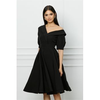 Rochie neagra cu rever la bust