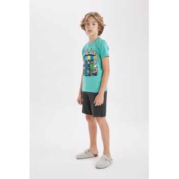 Set de tricou cu imprimeu Marvel si pantaloni scurti