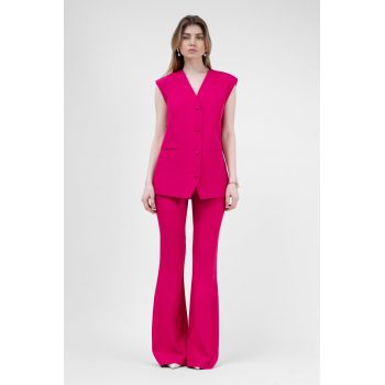 Costum fuchsia cu vesta oversized si pantaloni evazati