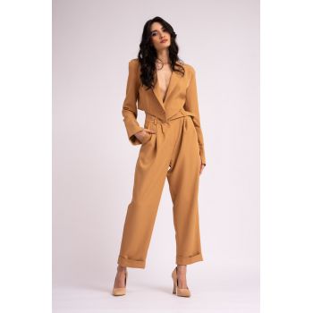 Costum camel cu sacou si pantaloni cropped