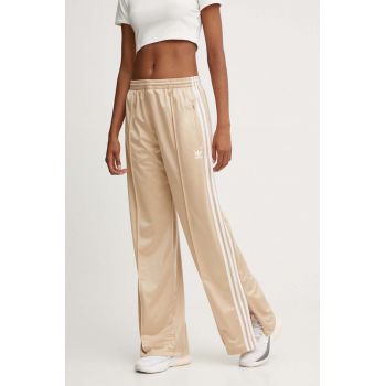 adidas Originals pantaloni de trening culoarea bej, cu imprimeu, IZ2753