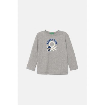 United Colors of Benetton longsleeve din bumbac pentru copii culoarea gri, cu imprimeu, 3I1XG10F2