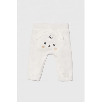 United Colors of Benetton pantaloni de trening din bumbac pentru bebeluși culoarea alb, cu imprimeu, 3J70AF01T