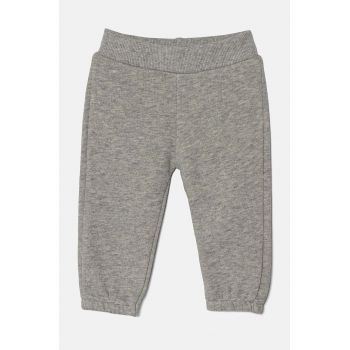 United Colors of Benetton pantaloni de trening din bumbac pentru bebeluși culoarea gri, cu imprimeu, 3J70AF01T