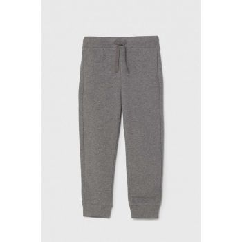 United Colors of Benetton pantaloni de trening din bumbac pentru copii culoarea gri, melanj, 3J68CF01P