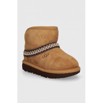 UGG cizme de zapada din piele intoarsa CLASSIC MINI CRESCENT culoarea maro, 1157697T