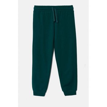 United Colors of Benetton pantaloni de trening din bumbac pentru copii culoarea verde, neted, 3J68CF02H