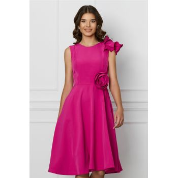 Rochie MBG fucsia cu floare in talie si volanas pe un umar