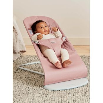 Balansoar Bliss BabyBjorn Dusty Pink cu aspect delicat de petala tesatura matlasata cu bara de jucarii inclusa