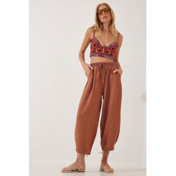 Pantaloni crop cu croiala conica