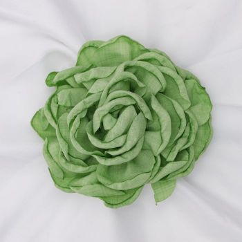 Brosa floare verde deschis din bumbac cu diamtetru de 15 cm, cu clips pentru par