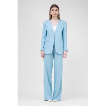 Costum de in baby blue cu sacou si pantaloni drepti