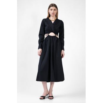 Rochie midi neagra cu decupaj in zona taliei