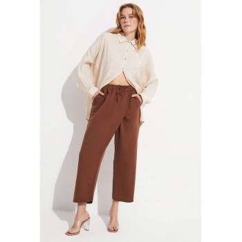 Pantaloni crop cu croiala dreapta