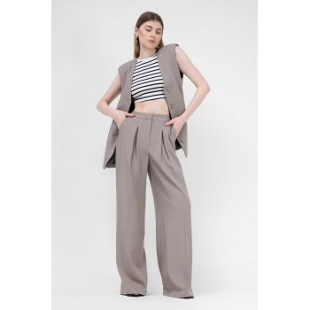 Costum bej cu vesta oversized si pantaloni ultra Wide Leg