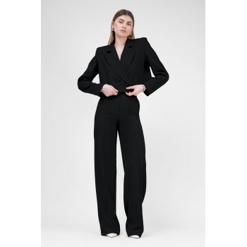 Costum negru cu sacou cropped si pantaloni drepti cu riz