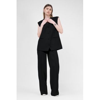 Costum negru cu vesta oversized si pantaloni drepti cu riz