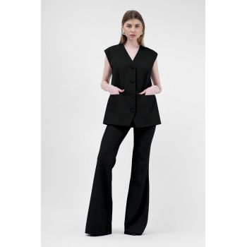 Costum negru cu vesta oversized si pantaloni evazati