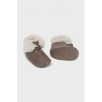 Mayoral Newborn pantofi pentru bebelusi culoarea maro, 9793