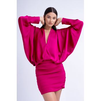 Rochie mini fuchsia cu bust drapat si maneca evazata