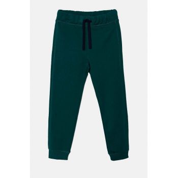 United Colors of Benetton pantaloni de trening din bumbac pentru copii culoarea verde, neted, 3J68CF058