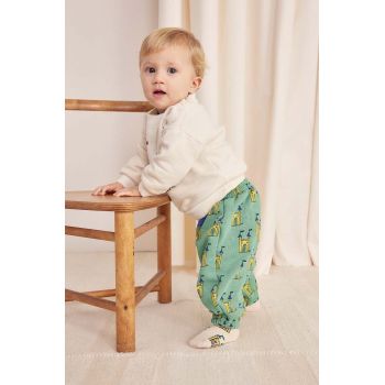 Bobo Choses pantaloni de trening din bumbac pentru bebeluși Faraway Castle culoarea verde, modelator, 224AB061