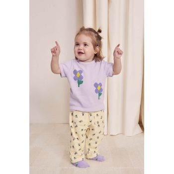 Bobo Choses pantaloni de trening pentru bebeluși Pansy Flower culoarea galben, modelator, 224AB066