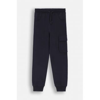 Coccodrillo pantaloni de trening din bumbac pentru copii culoarea albastru marin, neted, EVERYDAY BOY