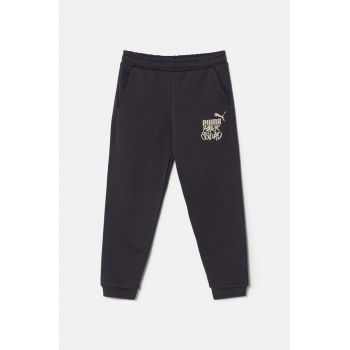 Puma pantaloni de trening pentru copii ESS+ MID 90s Sweatpants culoarea gri, cu imprimeu, 681878