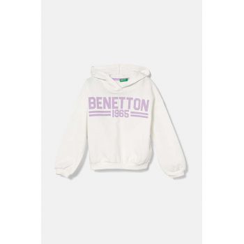 United Colors of Benetton hanorac de bumbac pentru copii culoarea alb, cu glugă, cu imprimeu, 3J68C203Q