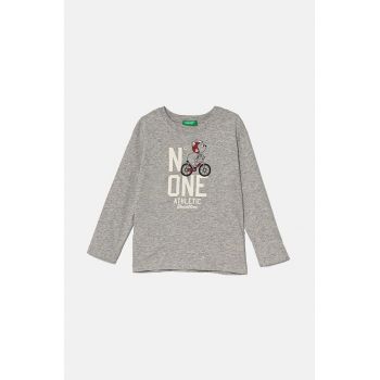 United Colors of Benetton longsleeve din bumbac pentru copii culoarea gri, cu imprimeu, 3I1XG10FL