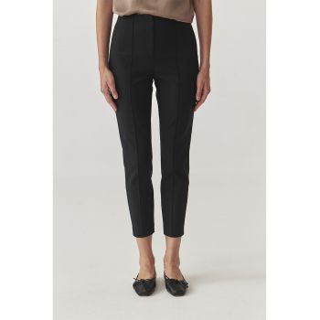 Pantaloni crop conici