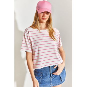 Tricou cu decolteu la baza gatului si model in dungi