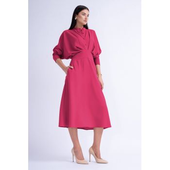 Rochie midi fuchsia cu bust drapat si nasturi