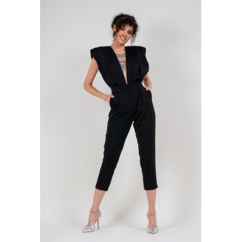 Salopeta neagra cu bust drapat si pantalon conic