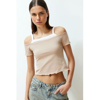 Bluza crop cu decolteu pe umeri